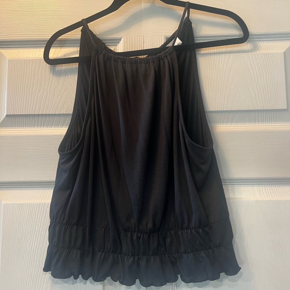 Super cute cropped black tank